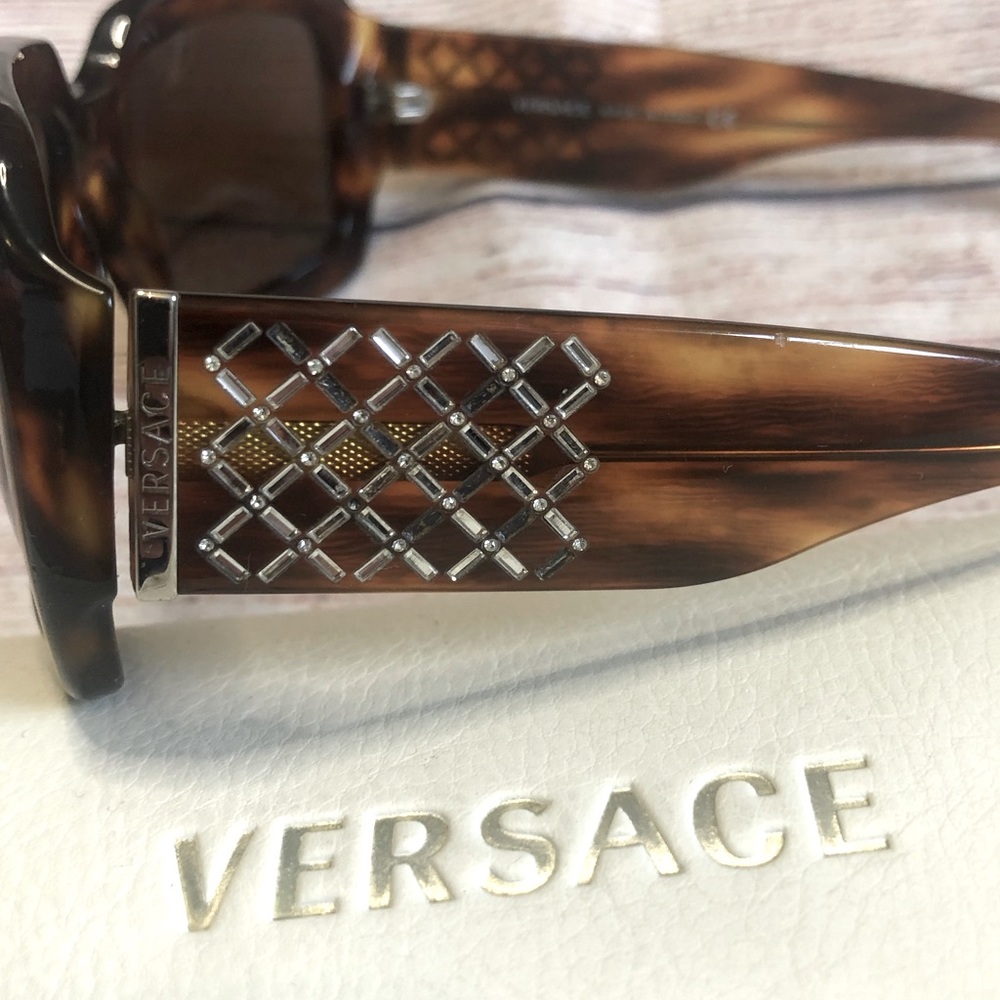 Authentic VERSACE tortoise shell sunglasses - Picture 4 of 9